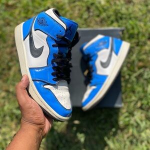 Jordan 1 Mid
Signal Blue US 9.5